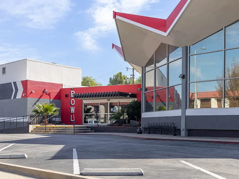 Nearby entertainment destinations in Woodland Hills.