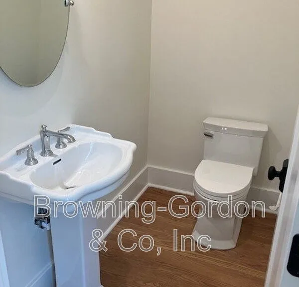 1005 W Eastland Ave — Photo 12