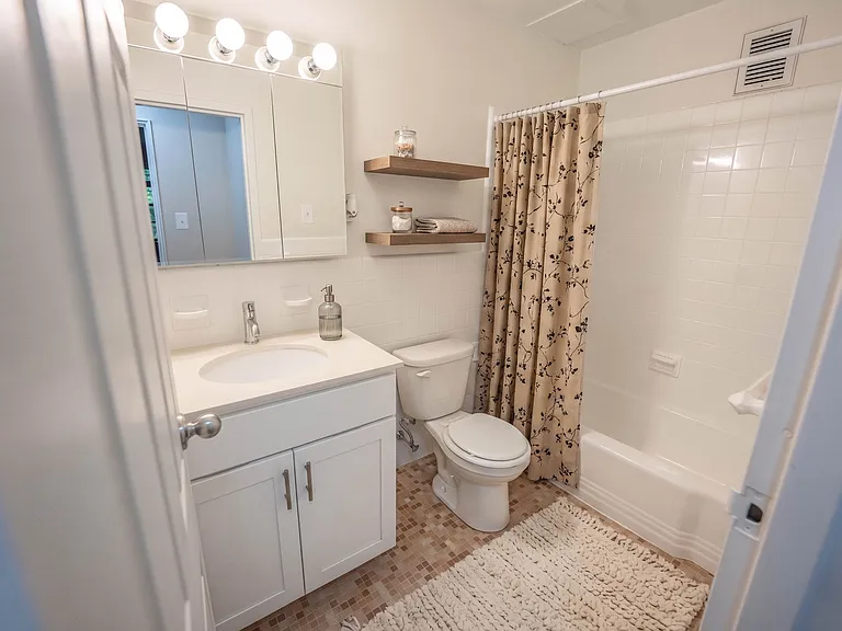 Rosemont 203 Bathroom Rosemont 203 Bathroom