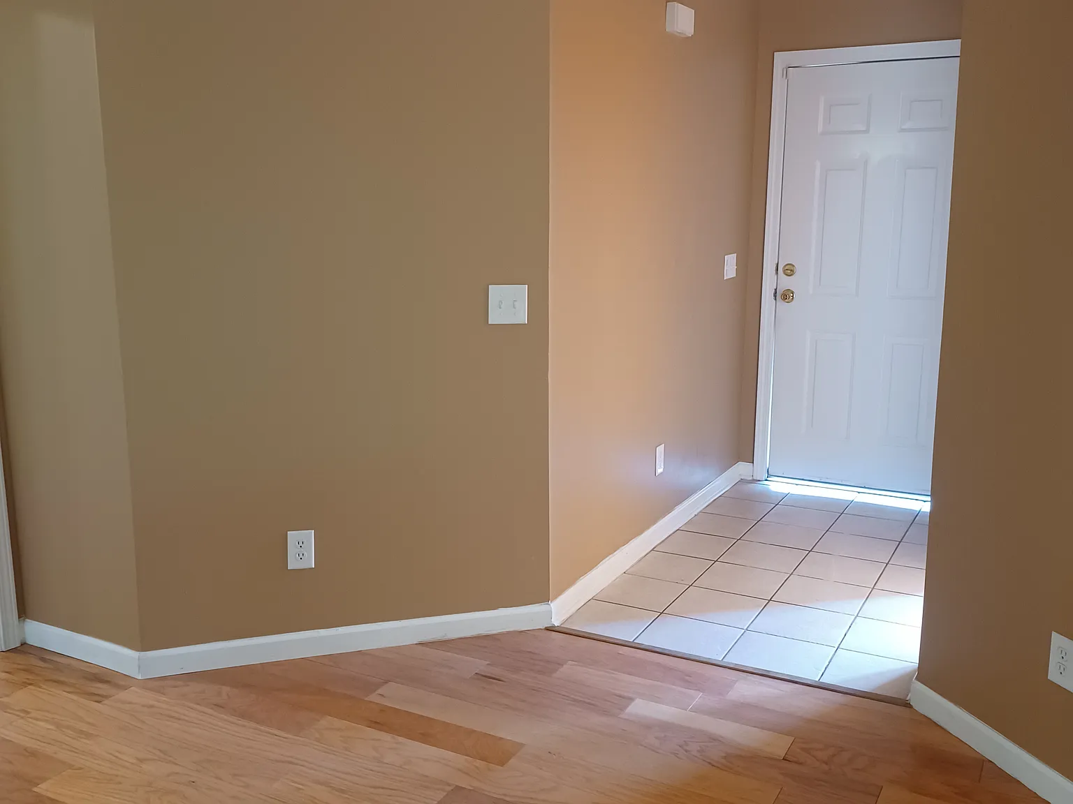 3 bed, 1184 sqft, $1,950 — Photo 2