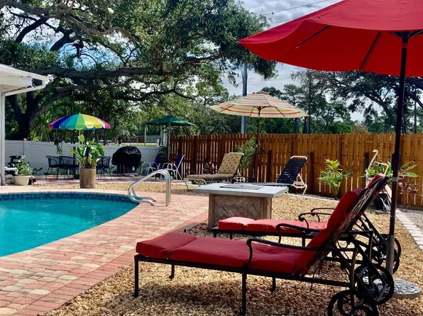 7707 9th Avenue Dr NW, Bradenton, FL 34209