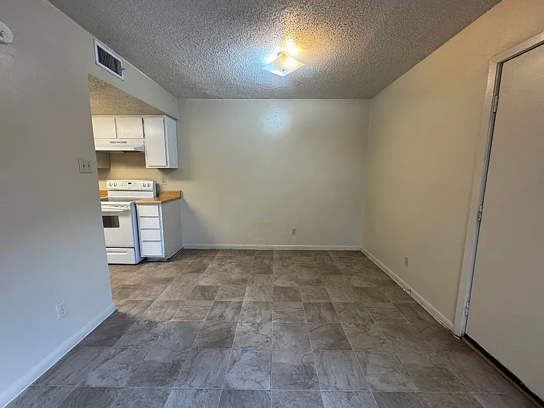 4504 Chase Cir — Photo 14