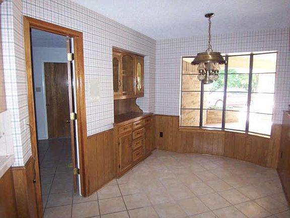 4th image of 208 Westpark Dr N