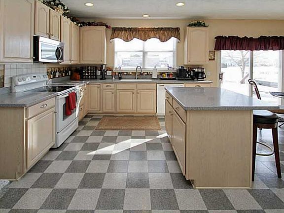 5th image of 6533 Oxford Dr