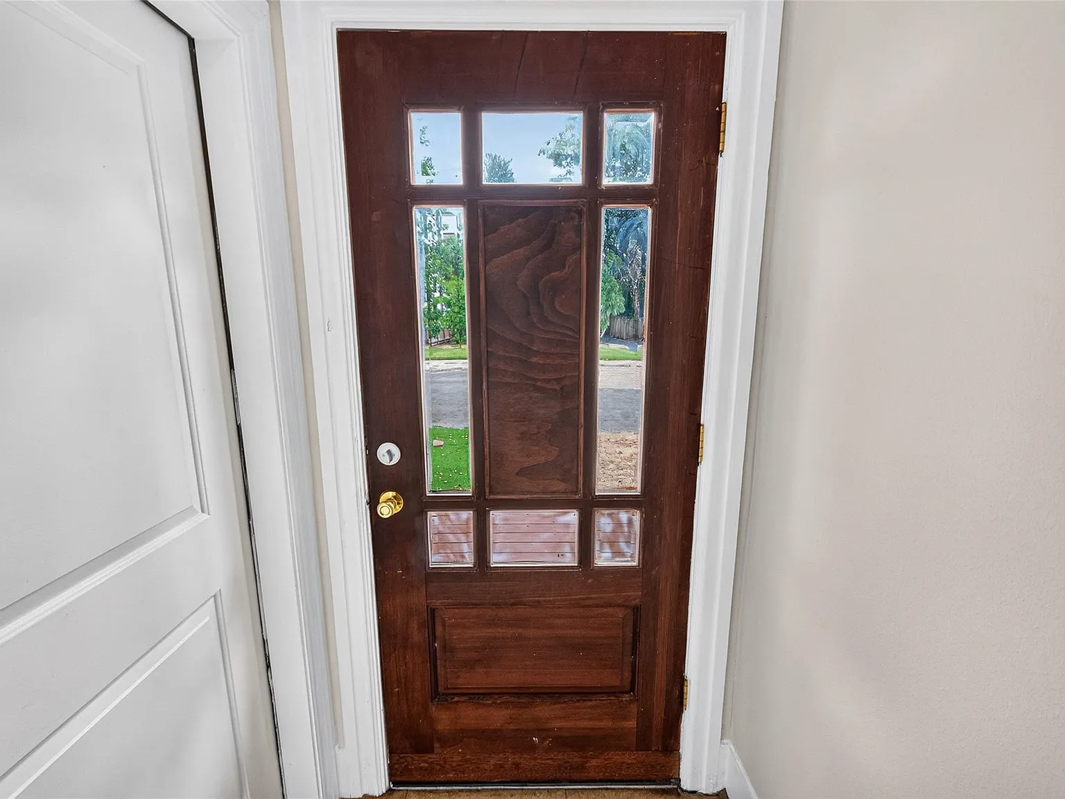 2 bed, 1.5 bath, 2902 sqft, $2,100 — Photo 3