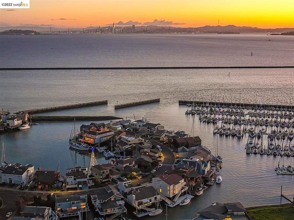 Sanderling Island and Pt Richmond Marina with views of SF.