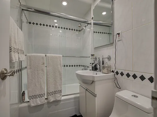 Rented by Compass | media 19