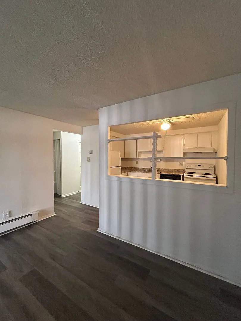 Wonderful 1 BR/1 BA Ground Floor Condo in Secured Bldg! — Photo 4