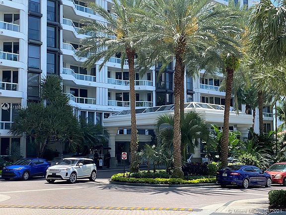 4th image of 21055 NE Yacht Club Dr #1510