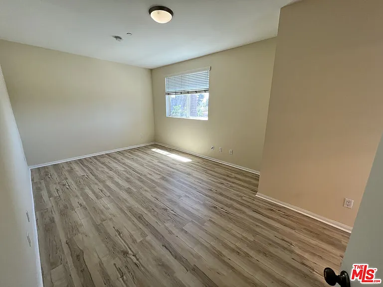 13941 Sherman Way #205 — Photo 12