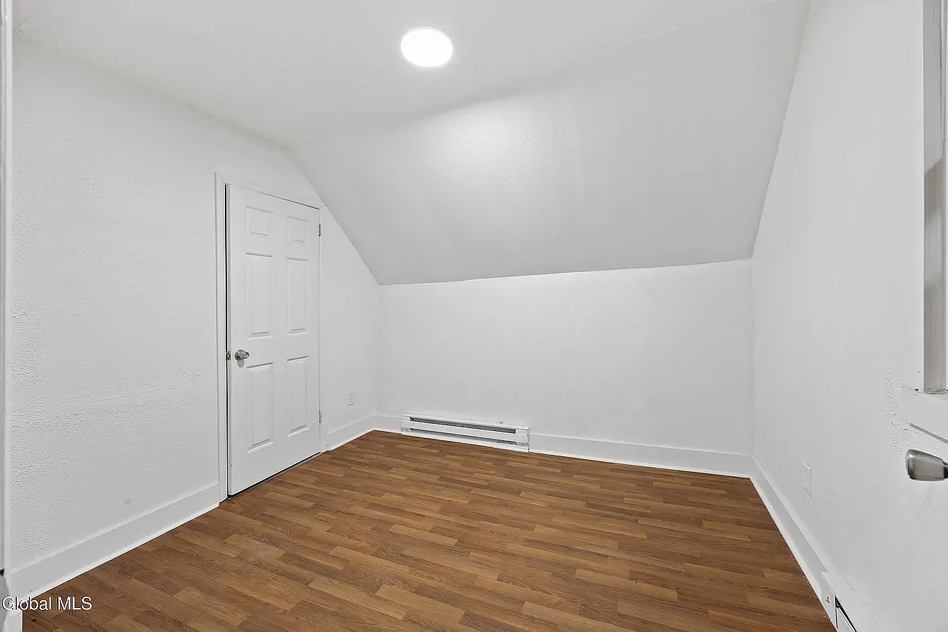 3 bed, 1000 sqft, $1,550 — Photo 4