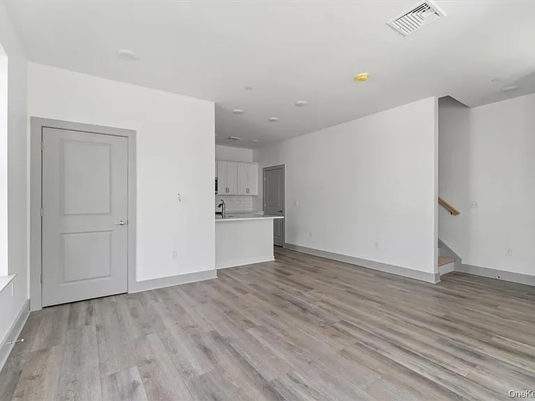 75 Forester Ave #Townhouse 2 — Photo 4