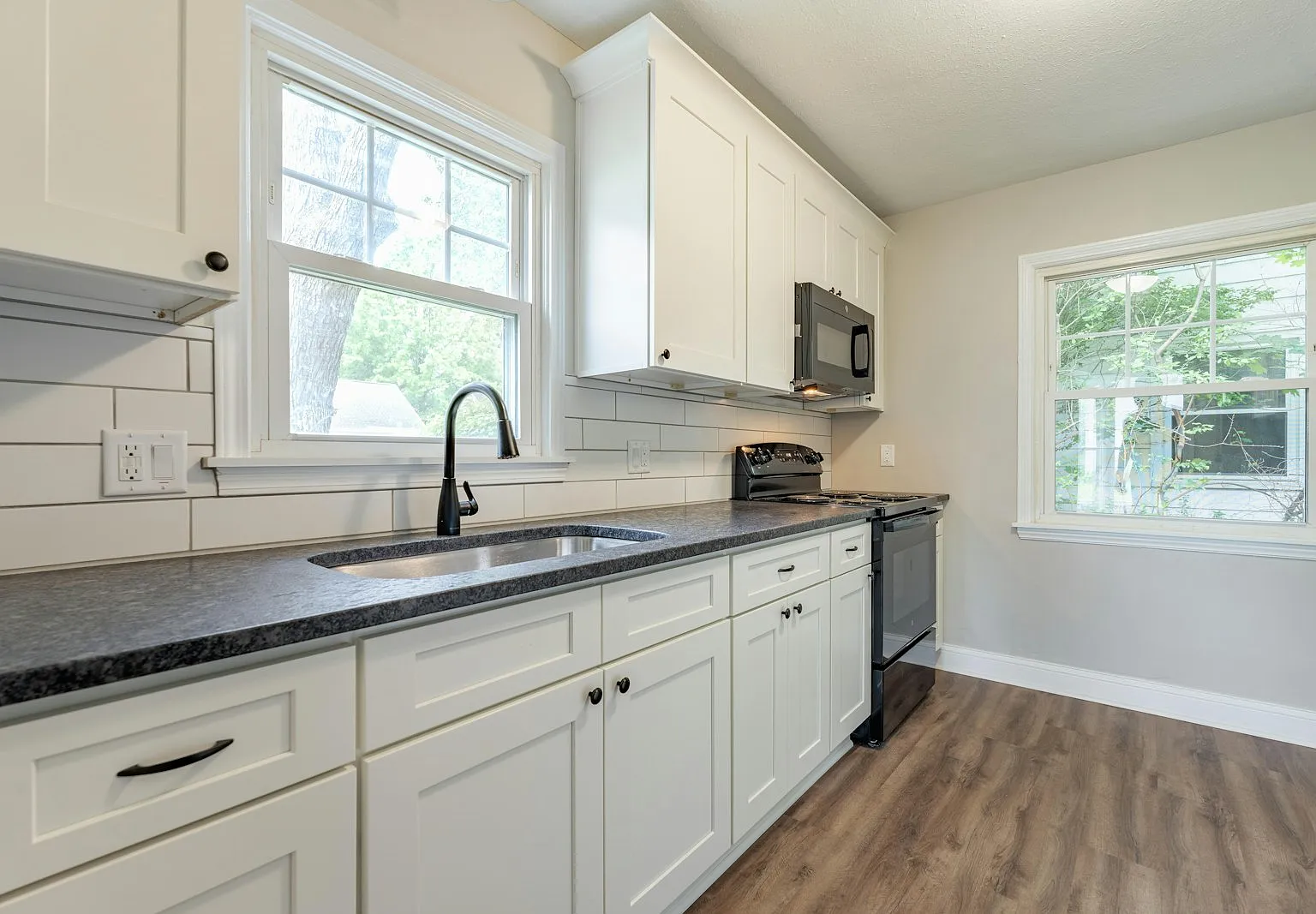 2100 Delmore Street — Photo 2