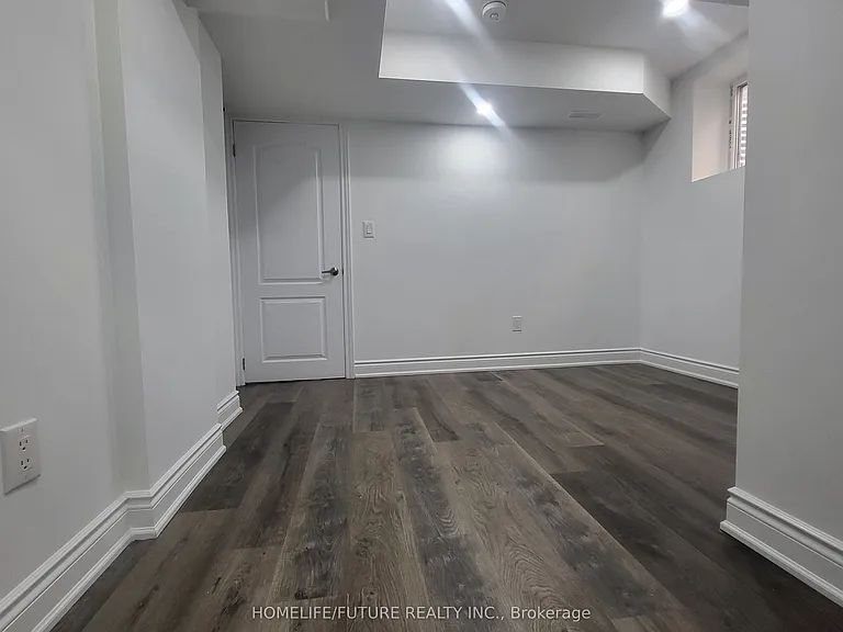 10 Growler St #BASEMENT — Photo 4