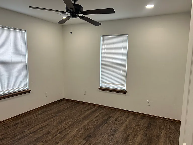 208 S Monroe Ave — Photo 3