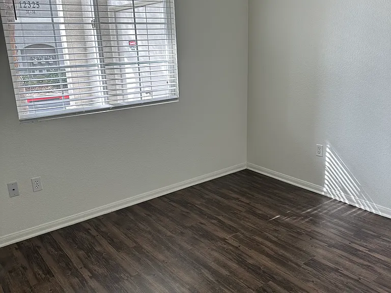 Creek View Condominiums — Photo 92