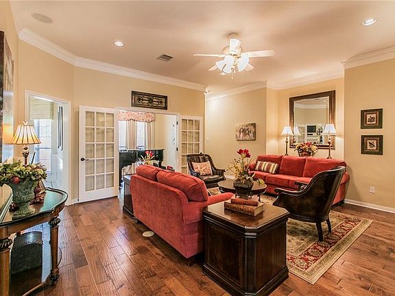 4th image of 833 Country Lane Dr