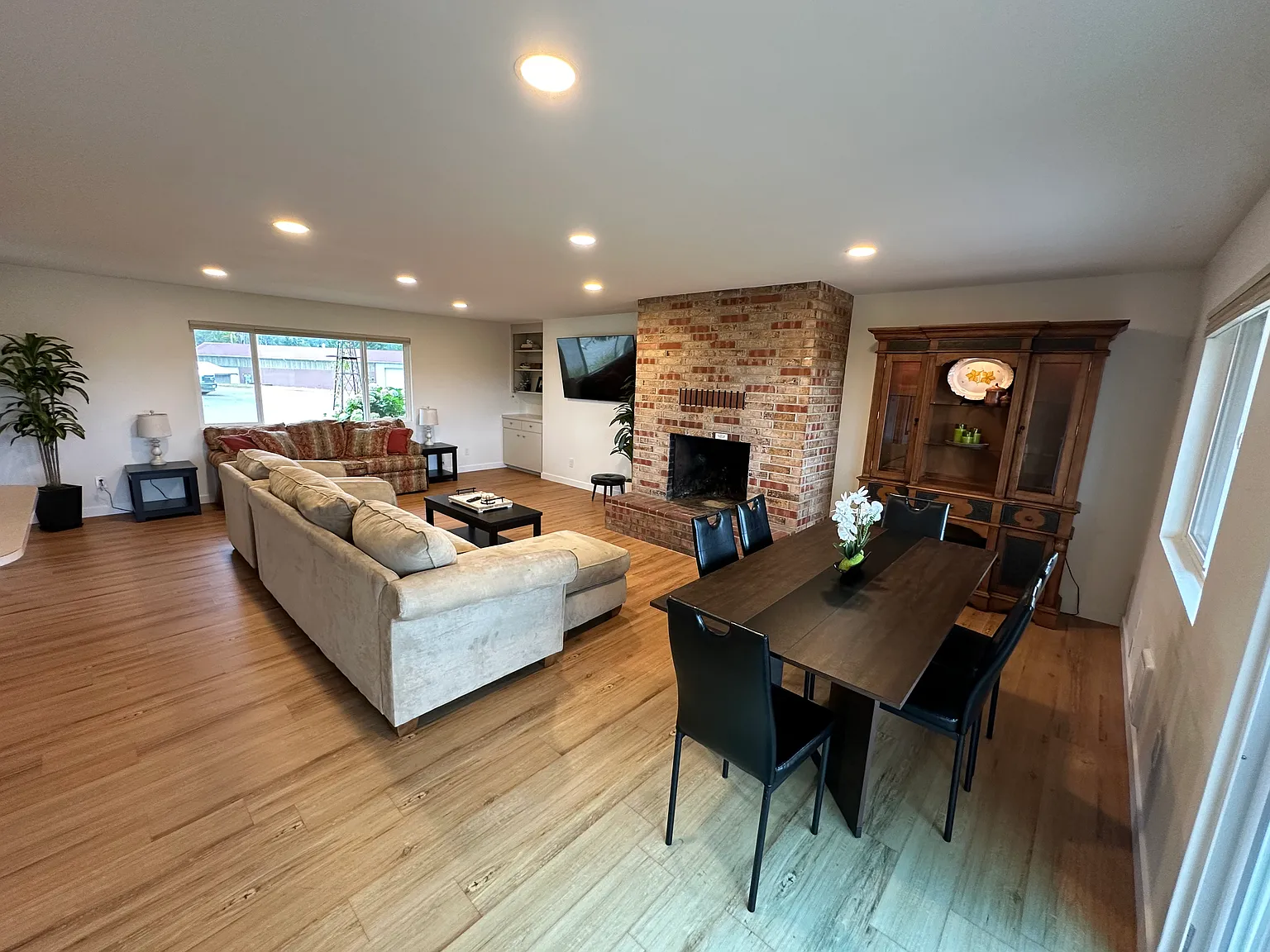 3 bed, 1600 sqft, $4,500 — Photo 4
