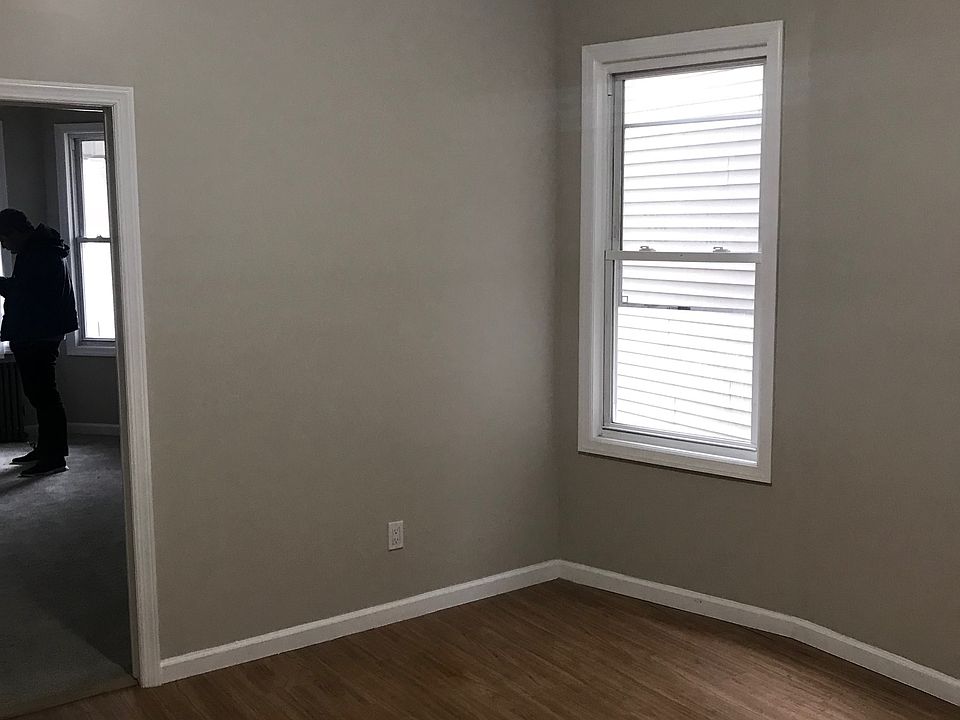 1st image of 133 Shepard Ave APT 3