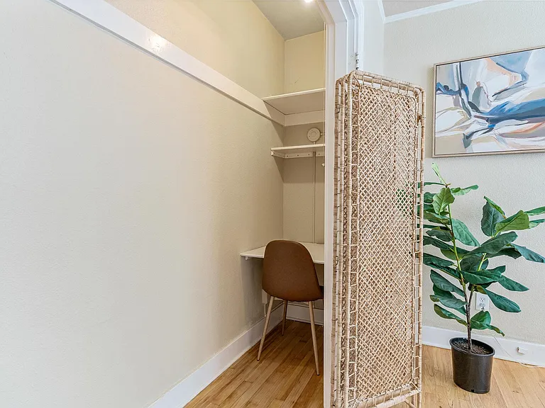 905 NE 43rd St #111 — Photo 4