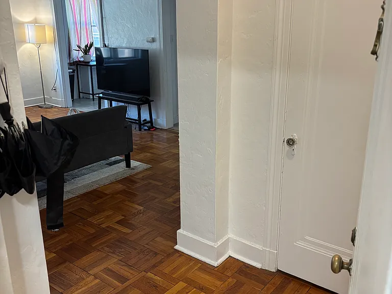 5640 Hobart St #5 — Photo 8