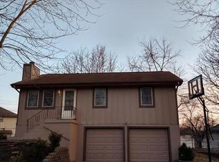 1439 Park Cir, Liberty, MO 64068