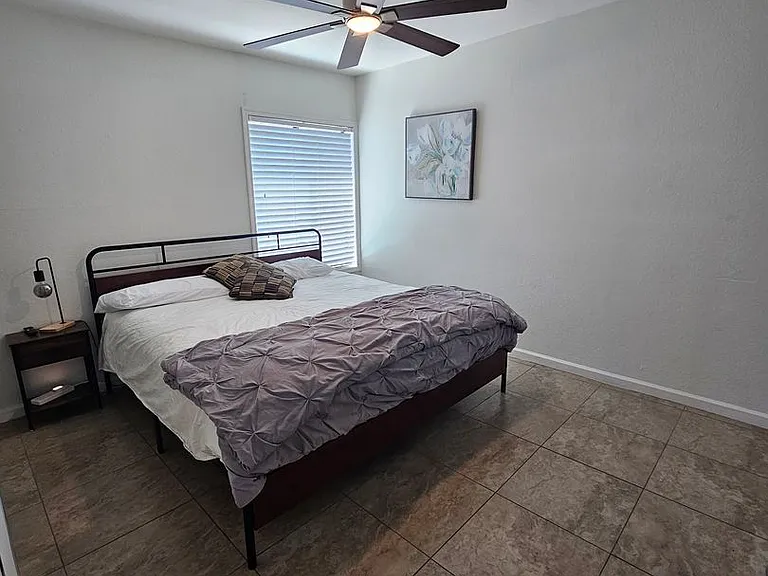 712 N Santa Barbara #1 — Photo 12