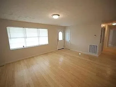 341 Cumberland Dr — Photo 3