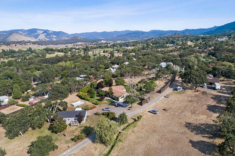 1st image of 642 Reiten Dr