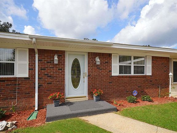 3rd image of 3145 Patricia Dr