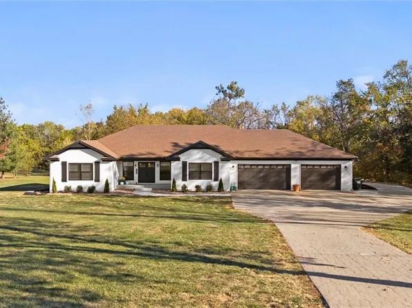 18694 W 252nd St, Paola, KS 66071