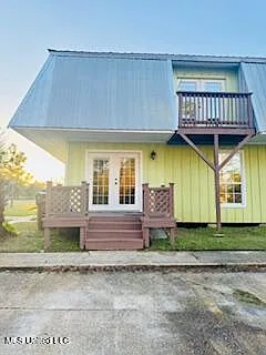 590 Royal Oak Dr #13