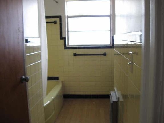 3rd image of 403 4th Ave S
