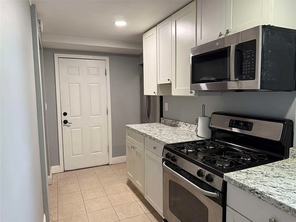 2 bed, 1000 sqft, $1,600 — Photo 2