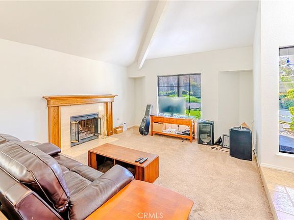 2nd image of 2667 Victoria Park Dr