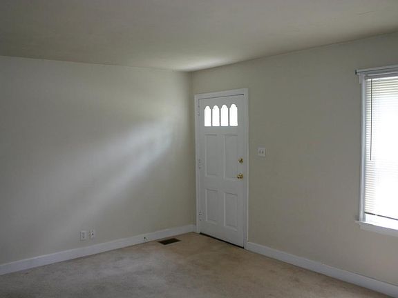3rd image of 921 Ardmore Dr