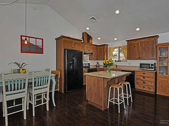 5th image of 2495 NE Bobbi Pl