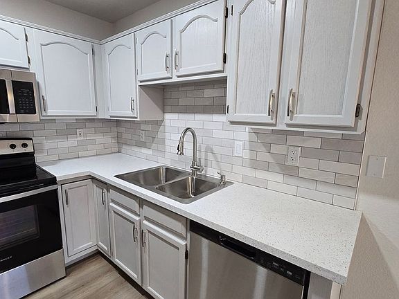4th image of 340 Fairway Oaks Dr Unit A