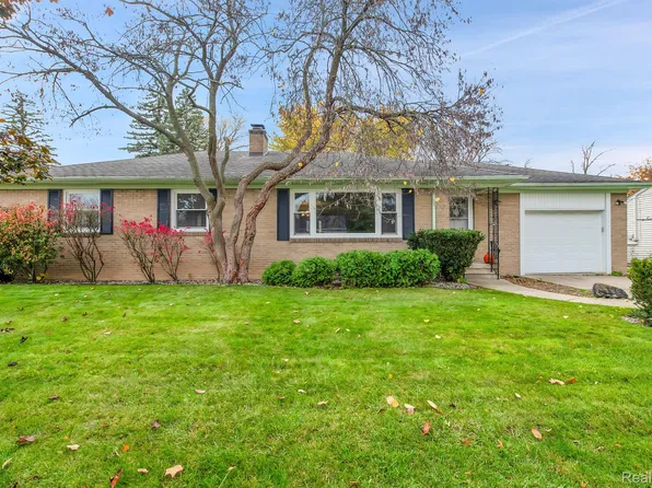 2909 Rosemary St, Saginaw, MI 48602