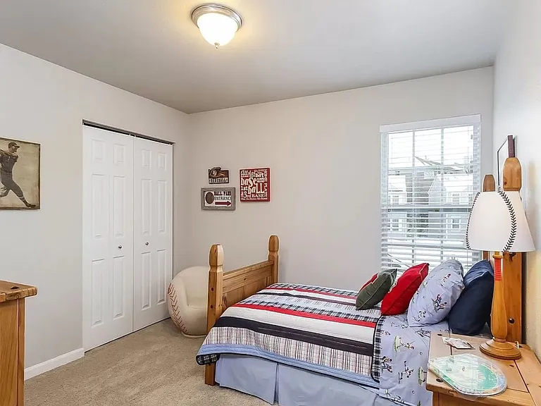 1040 Broken Ridge Dr — Photo 28