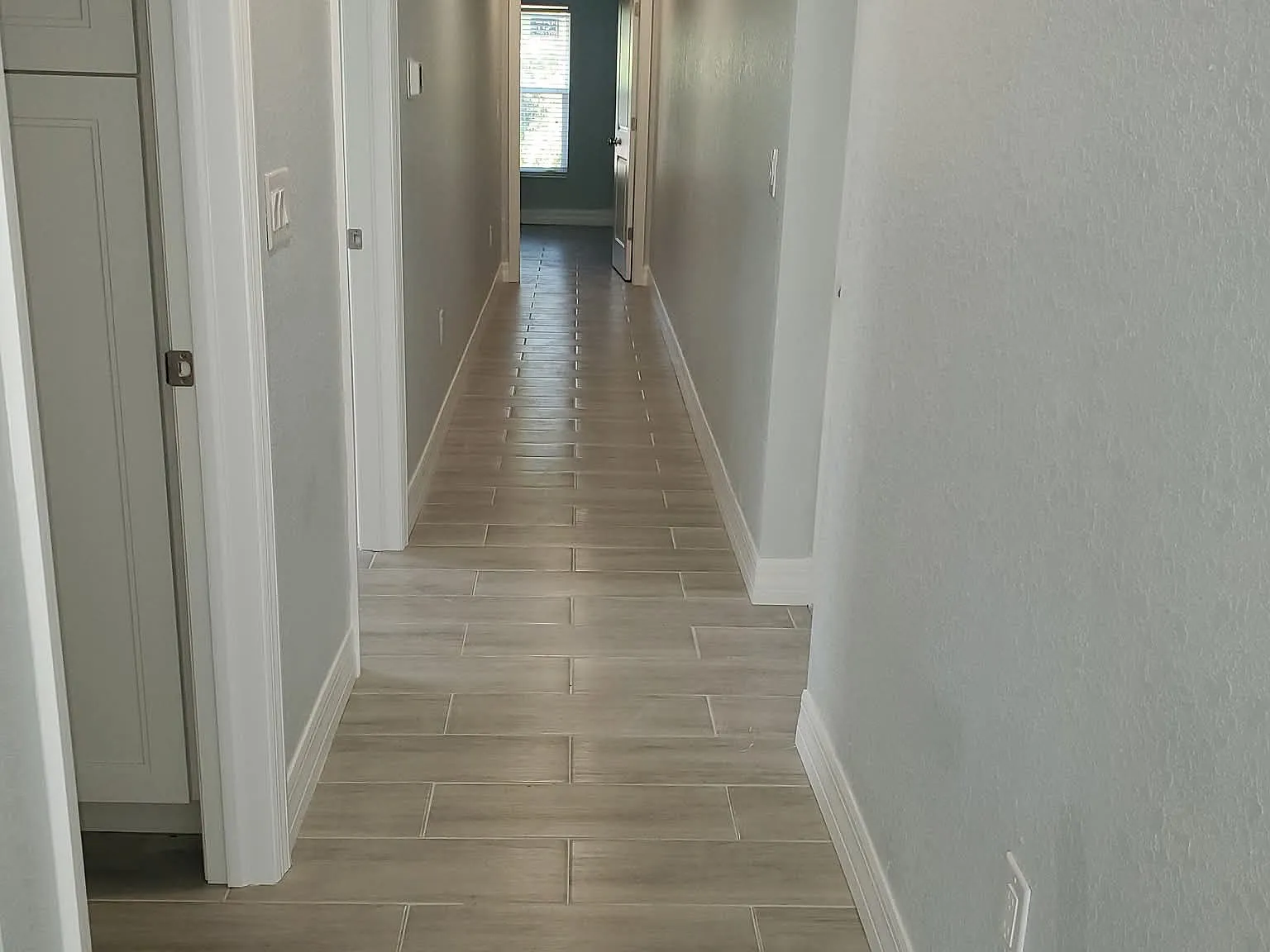 299 Lomond Dr — Photo 2