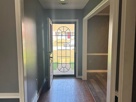 3rd image of 4393 Manor Brier Dr