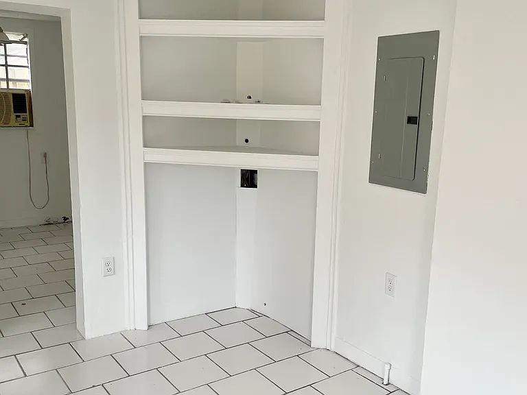 1702 E Maxwell St — Photo 10