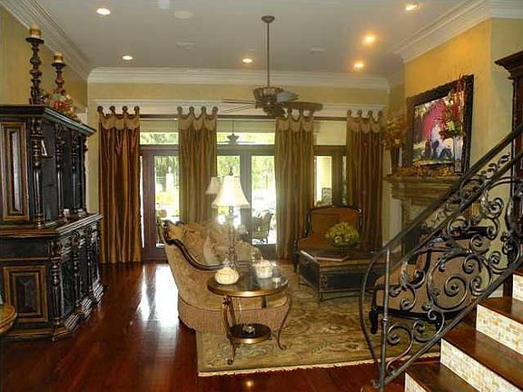 5th image of 1074 Angelwood Cir