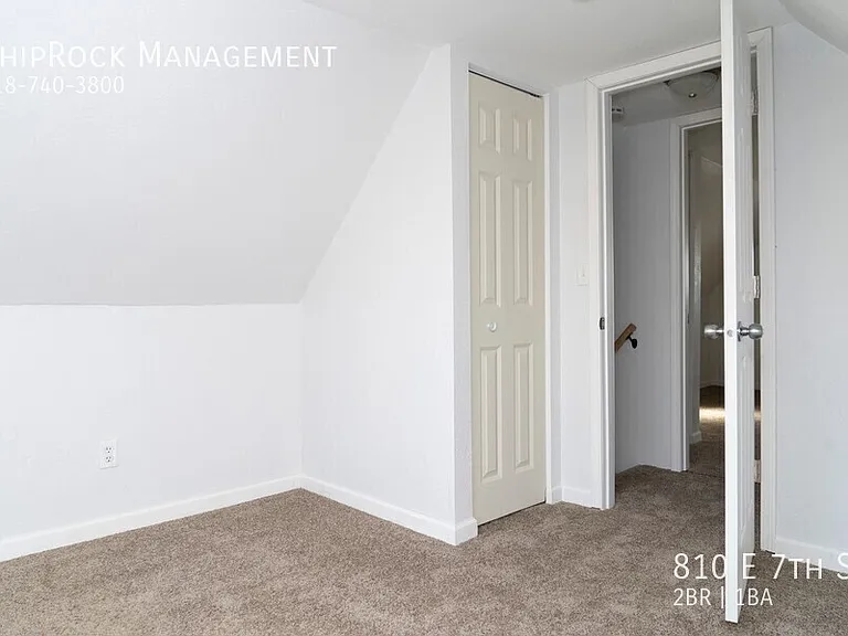 810 E 7th St — Photo 7