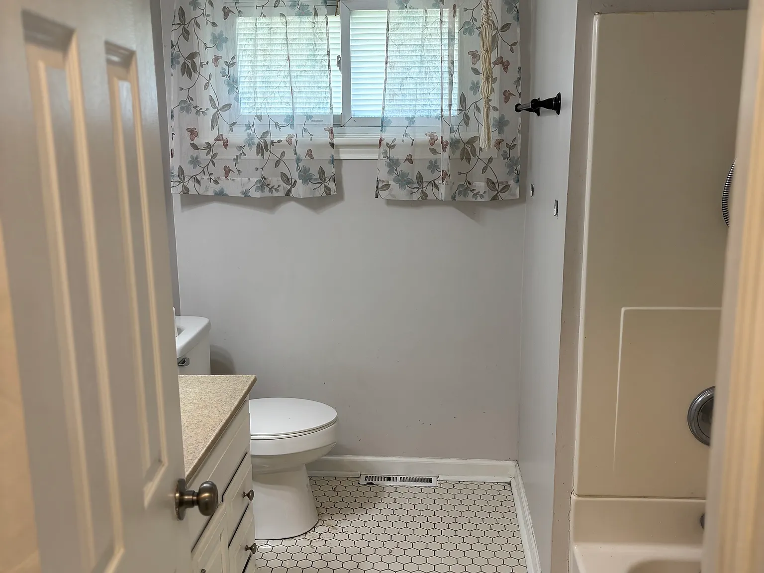 3 bed, 1375 sqft, $1,625 — Photo 4