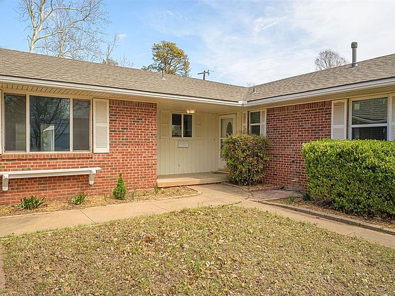 3rd image of 2501 Brentwood Dr