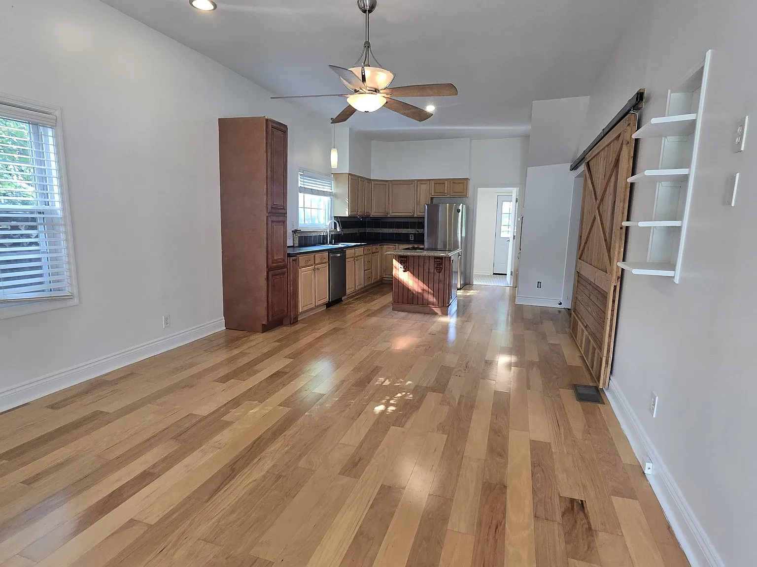 2 bed, 1.5 bath, 1203 sqft, $2,500 — Photo 4