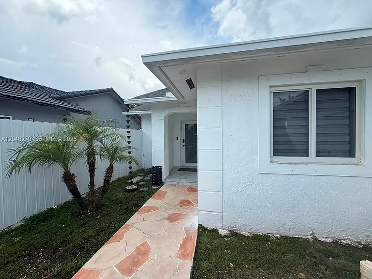 14305 SW 182nd Ter — Photo 10