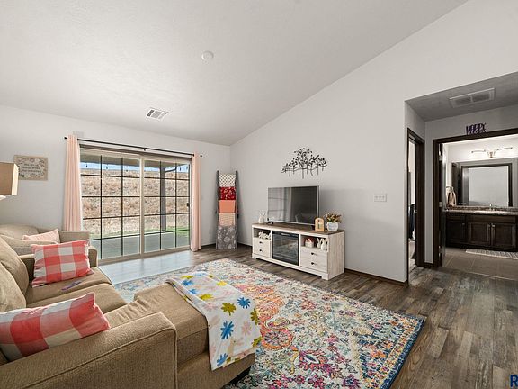 2nd image of 2424 E Meadowside Pl